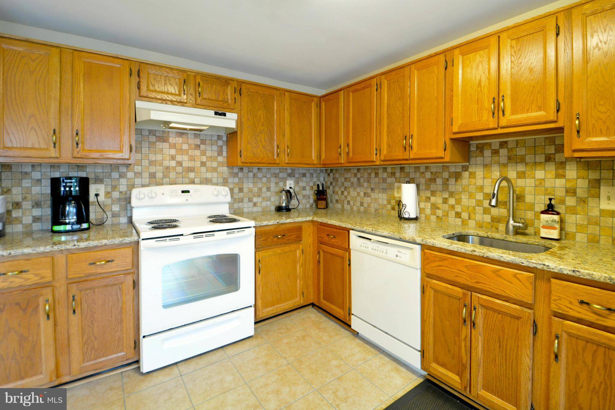9046 WHITE ROSE LN, Fairfax, VA 22031