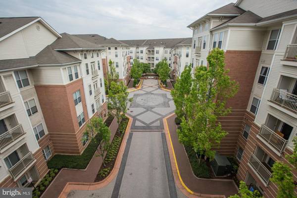 9486 VIRGINIA CENTER BLVD #301, Vienna, VA 22181