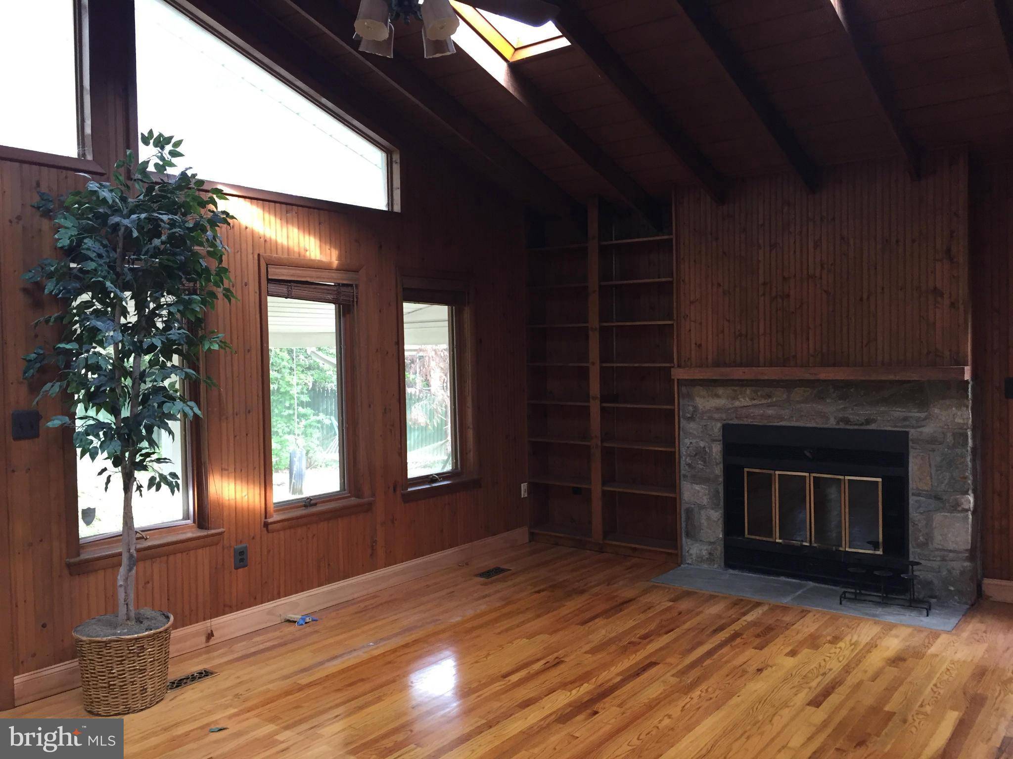Mclean, VA 22101,1052 KINGLET CT