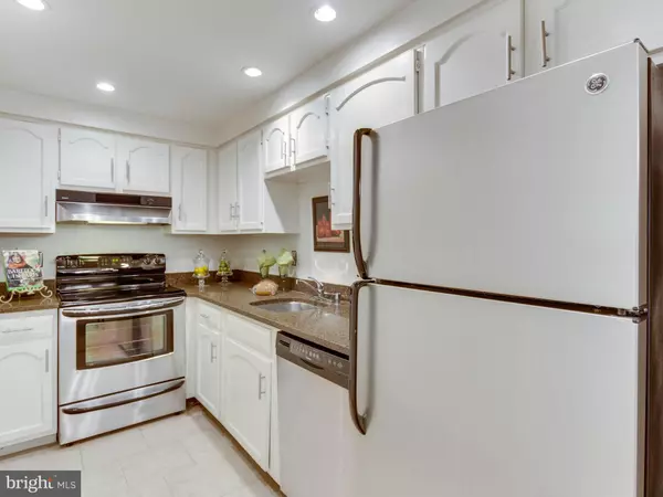 Mclean, VA 22102,7651 TREMAYNE PL #101