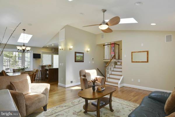 2102 SHENANDOAH RD, Alexandria, VA 22308