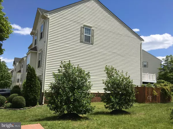 Lorton, VA 22079,8066 HORSESHOE COTTAGE CIR