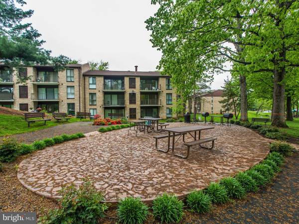 2052 ROYAL FERN CT #2B, Reston, VA 20191