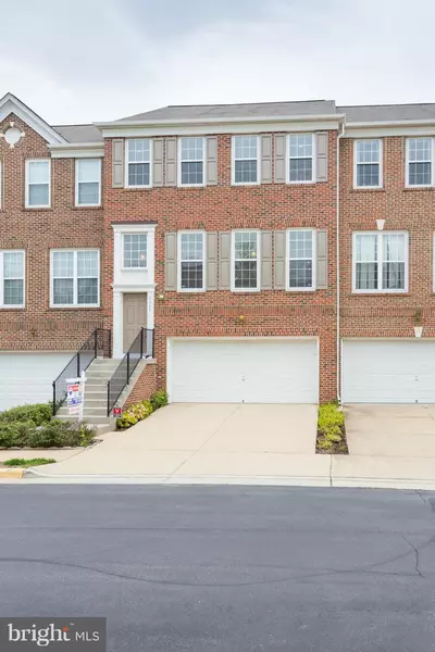 4067 OAK VILLAGE LNDG, Fairfax, VA 22033