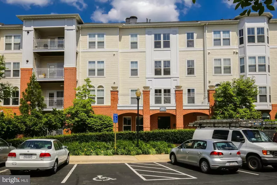 2921 DEER HOLLOW WAY #211, Fairfax, VA 22031