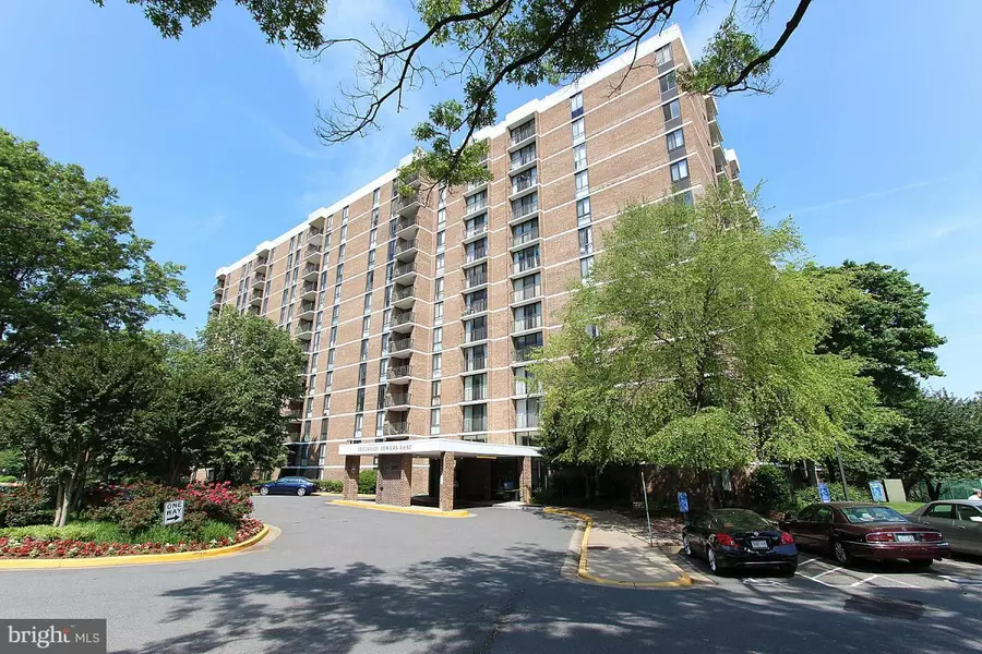 2311 PIMMIT DR #206, Falls Church, VA 22043