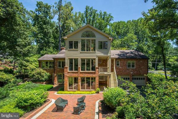 3176 HOLMES RUN RD, Falls Church, VA 22042