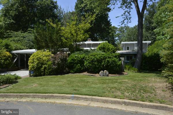 3002 CEDAR HILL RD, Falls Church, VA 22042