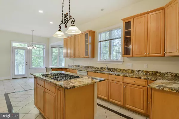 Vienna, VA 22182,8102 MAYA CT