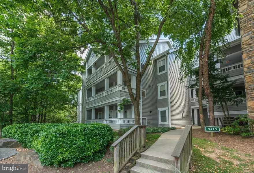 4413 FAIR STONE DR #202, Fairfax, VA 22033