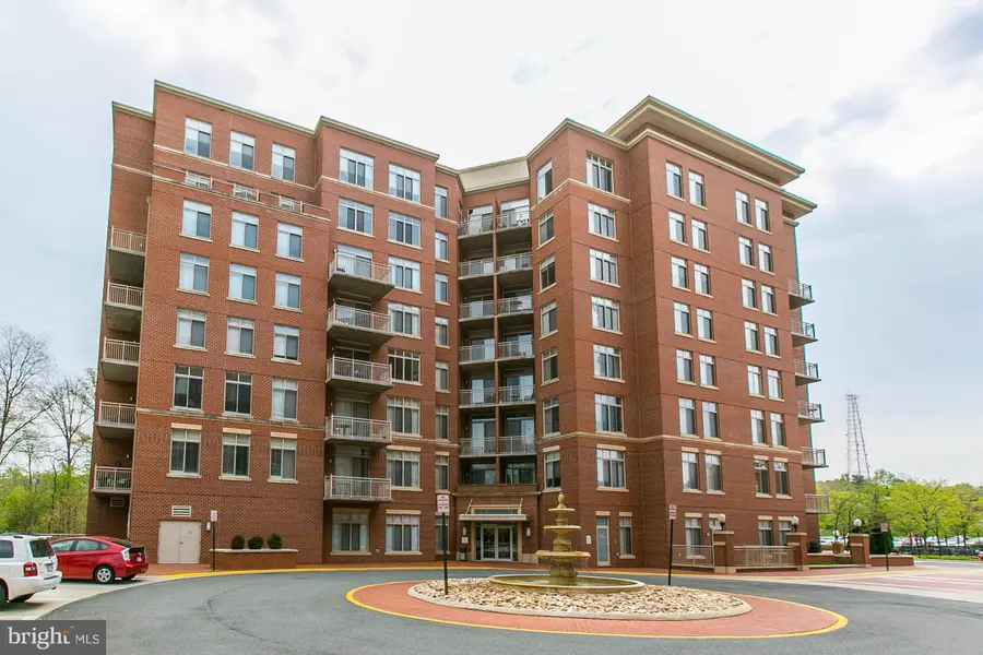 4480 MARKET COMMONS DR #411, Fairfax, VA 22033