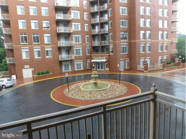 4490 MARKET COMMONS DR #211, Fairfax, VA 22033