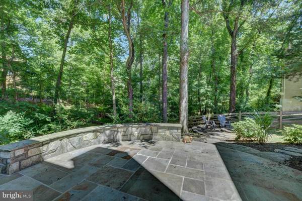 Oakton, VA 22124,10860 MEADOW POND LN