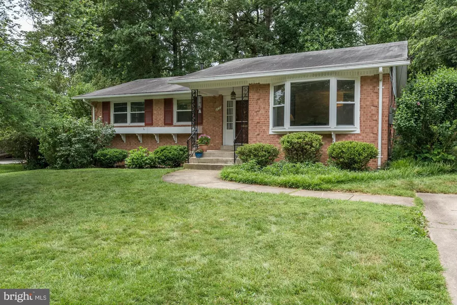 2642 BOWLING GREEN DR, Vienna, VA 22180