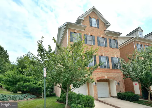 4603 HUMMINGBIRD LN #103, Fairfax, VA 22033