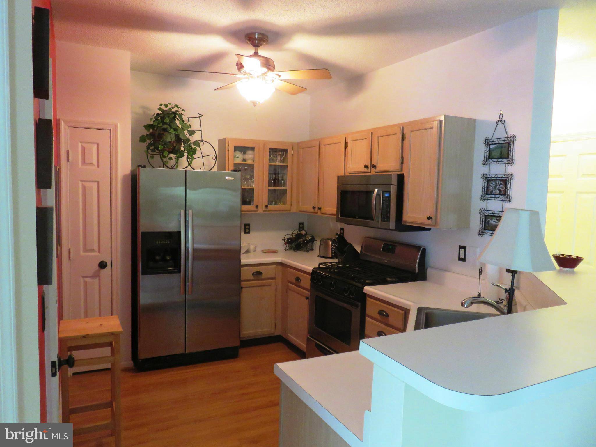 1724 LAKE SHORE CREST DR #22, Reston, VA 20190