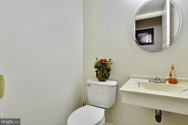 Burke, VA 22015,6019 BONNIE BERN CT