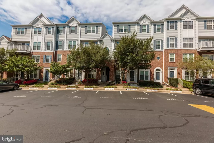 5984 KIMBERLY ANNE WAY #302, Alexandria, VA 22310