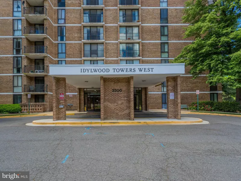 2300 PIMMIT DR #1417, Falls Church, VA 22043