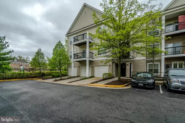 5126 BRITTNEY ELYSE CIR #J, Centreville, VA 20120