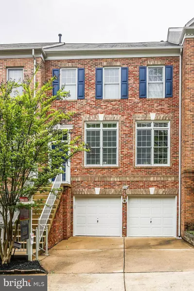 9534 LAGERSFIELD CIR, Vienna, VA 22181