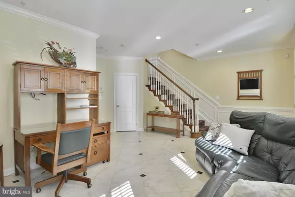 Mclean, VA 22102,1630 COLONIAL HILLS DR