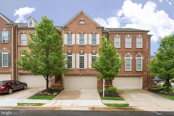 7127 POINT REPLETE CIR, Fort Belvoir, VA 22060