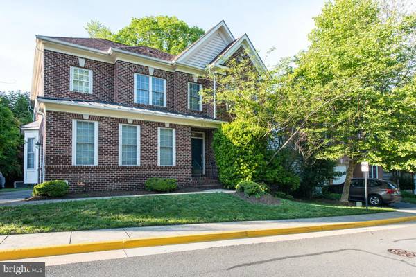 9220 TOPAZ ST, Fairfax, VA 22031