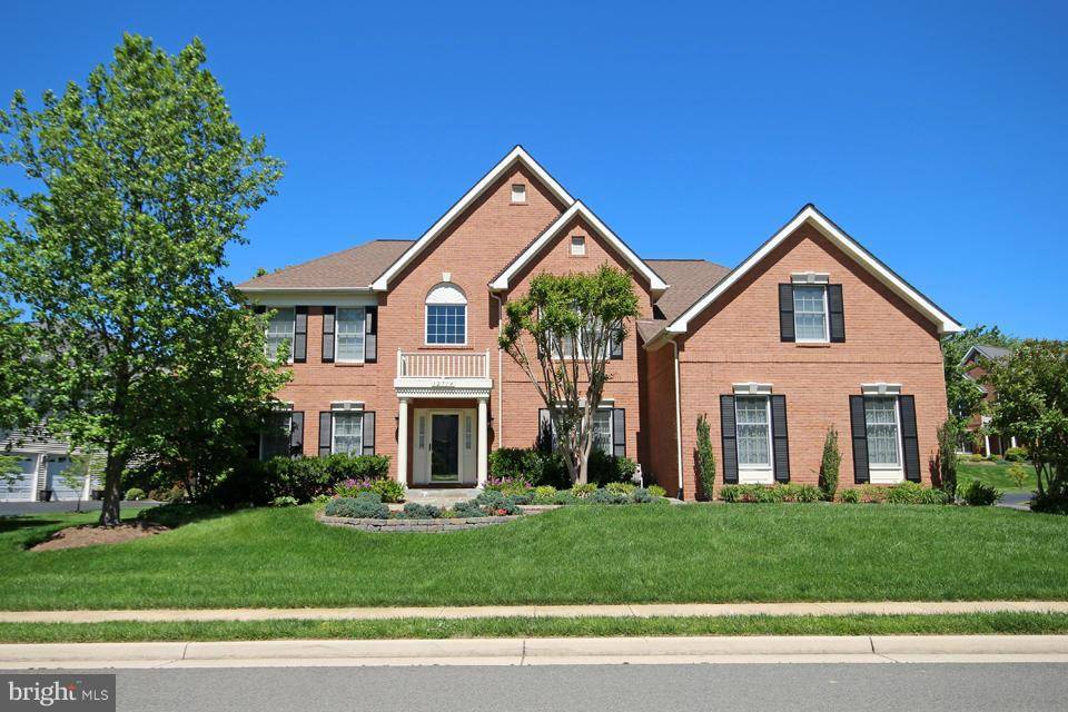 12714 AUTUMN CREST DR, Herndon, VA 20171