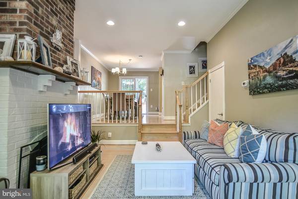 Vienna, VA 22181,9814 OAKDALE WOODS CT