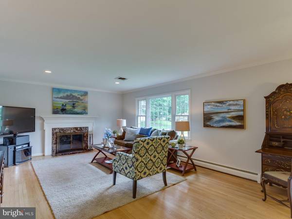 Mclean, VA 22102,1244 TITANIA LN