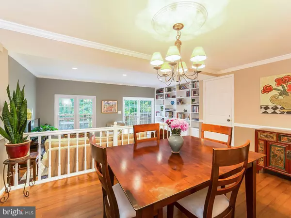 Alexandria, VA 22310,5702 RIDGE VIEW DR