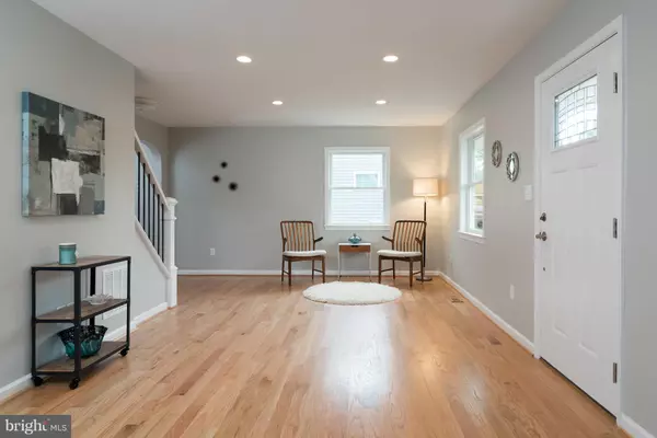 Alexandria, VA 22307,6617 CAVALIER DR