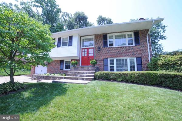 8215 SMITHFIELD AVE, Springfield, VA 22152