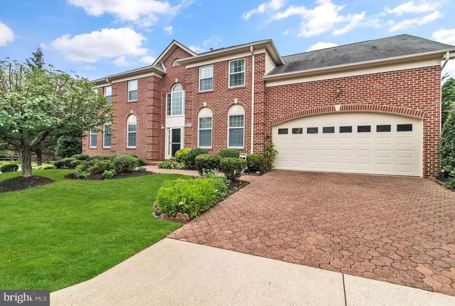 8501 ASHGROVE PLANTATION CIR, Vienna, VA 22182