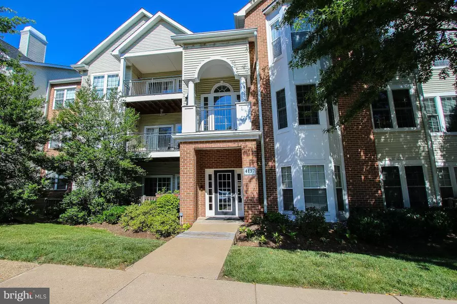 4137 FOUNTAINSIDE LN #B202, Fairfax, VA 22030