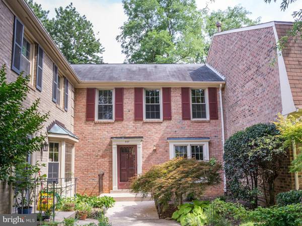 2127 KINGS MILL CT, Falls Church, VA 22043