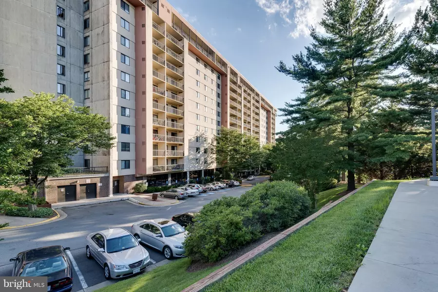 3800 POWELL LN #505, Falls Church, VA 22041