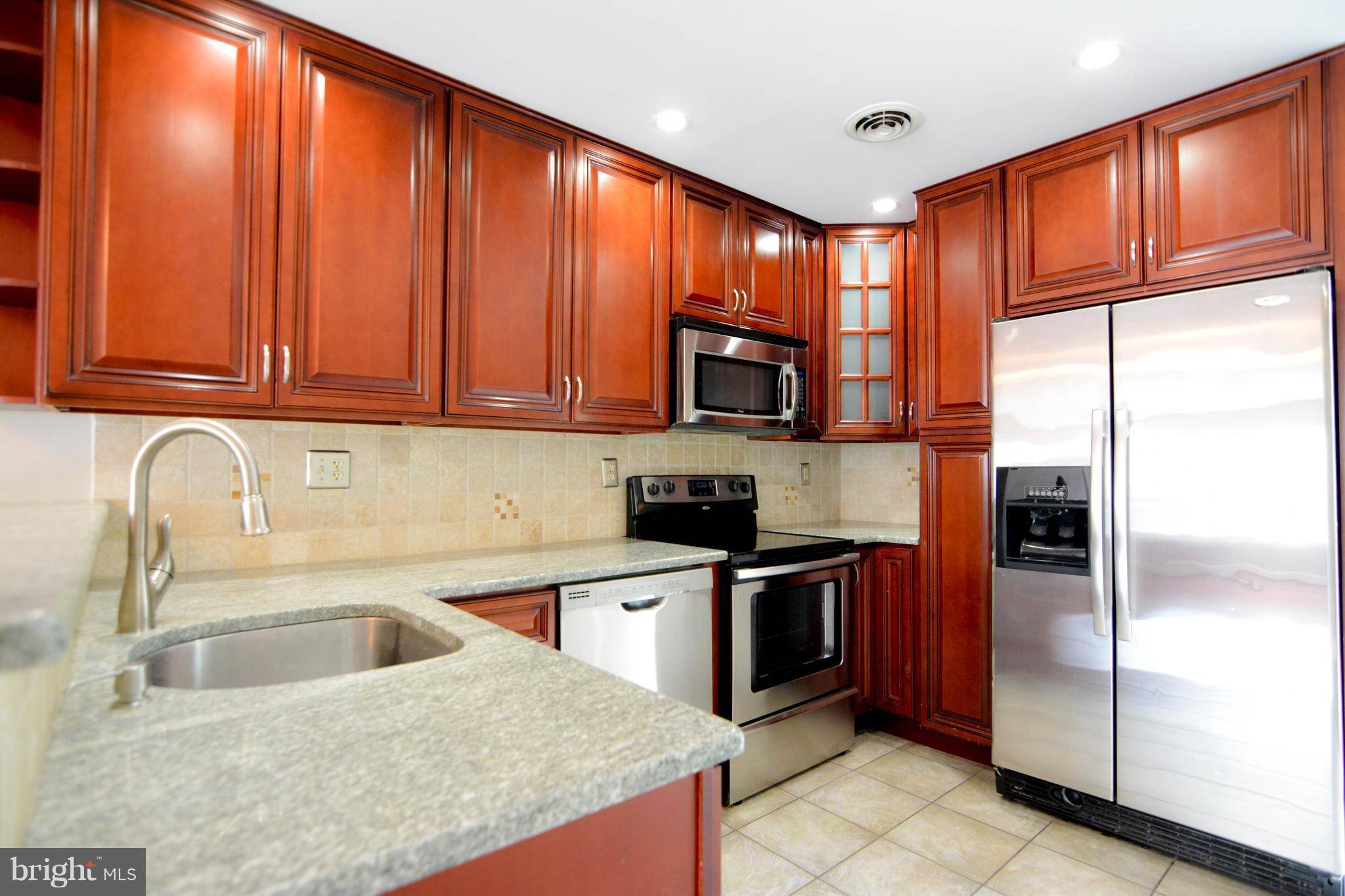 Chantilly, VA 20151,4129 DAWN VALLEY CT #72-B