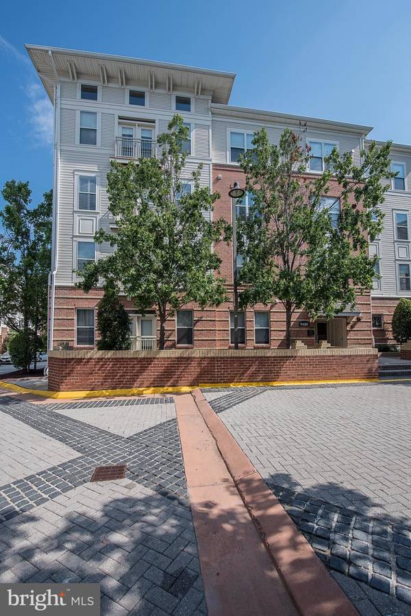 9490 VIRGINIA CENTER BLVD #326, Vienna, VA 22181