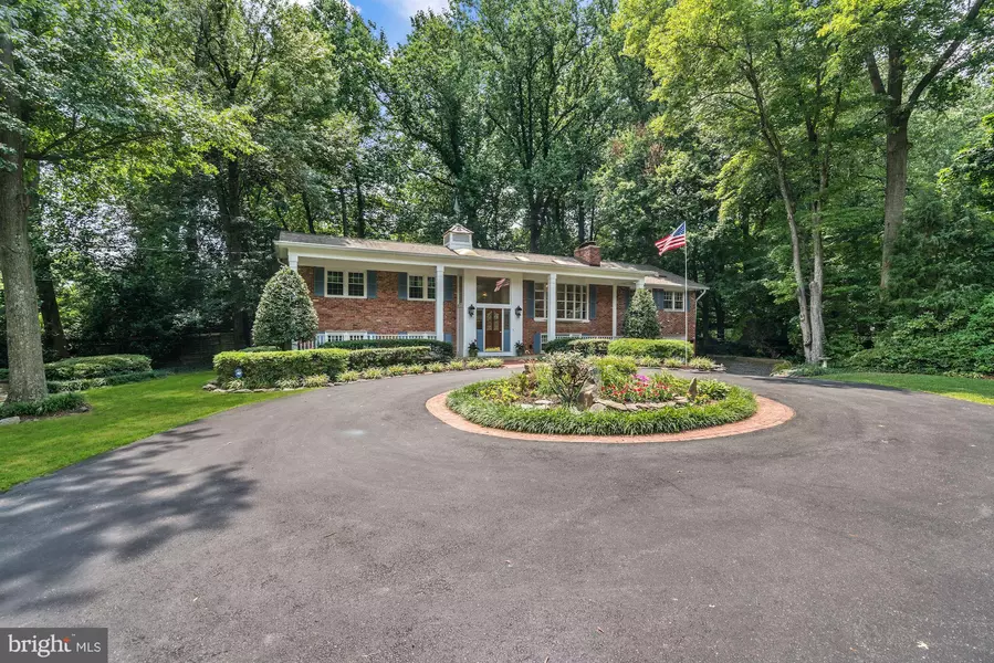 2436 CARON LN, Falls Church, VA 22043