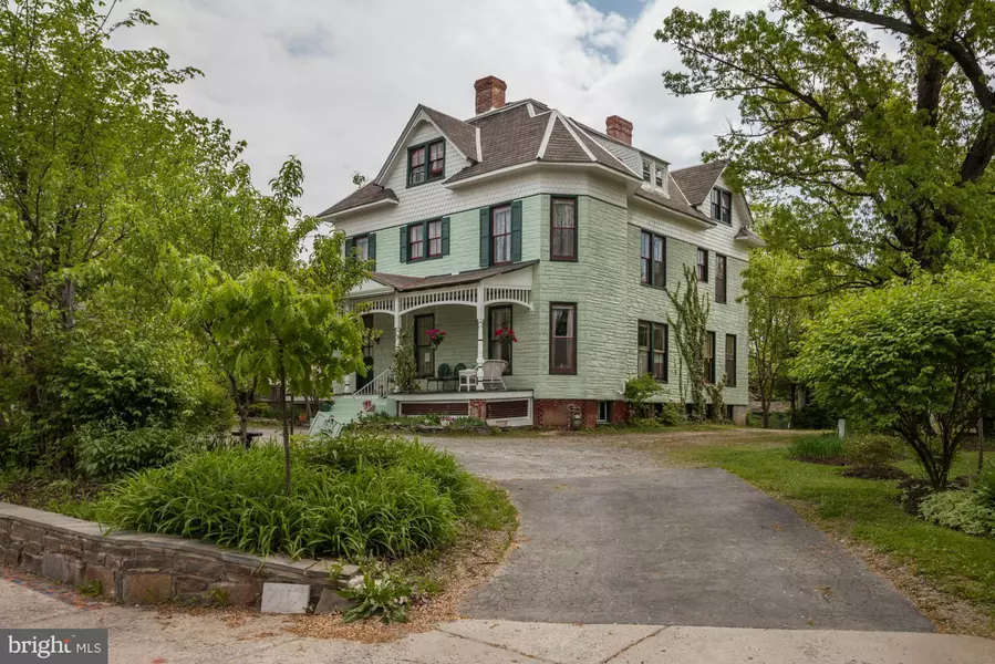 7117 CARROLL AVE, Takoma Park, MD 20912