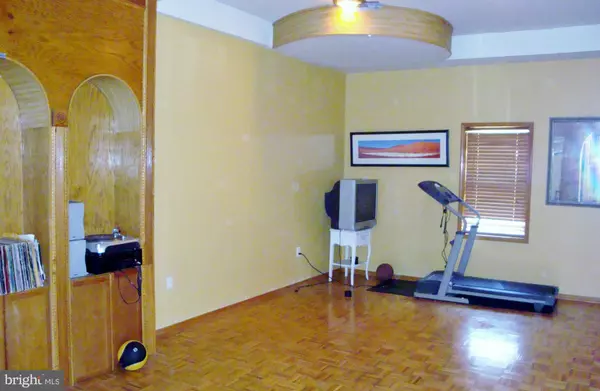 Damascus, MD 20872,10001 BISCAYNE LN