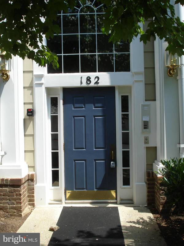 182 KENDRICK PL #32L, Gaithersburg, MD 20878