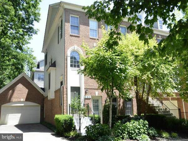 11913 GREY HOLLOW CT #80, North Bethesda, MD 20852