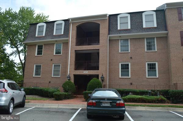 5717 BREWER HOUSE CIR #102, Rockville, MD 20852