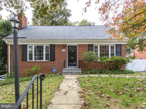 8812 WALNUT HILL RD, Chevy Chase, MD 20815