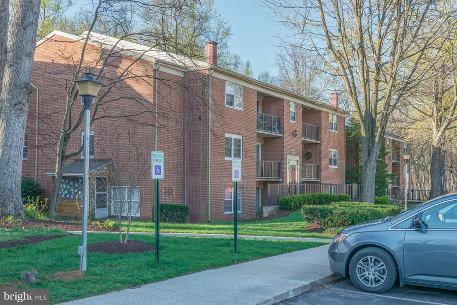 884 COLLEGE PKWY #103, Rockville, MD 20850