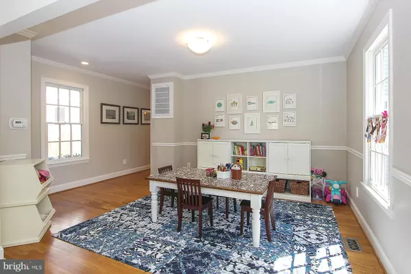 Kensington, MD 20895,10319 SUMMIT AVE