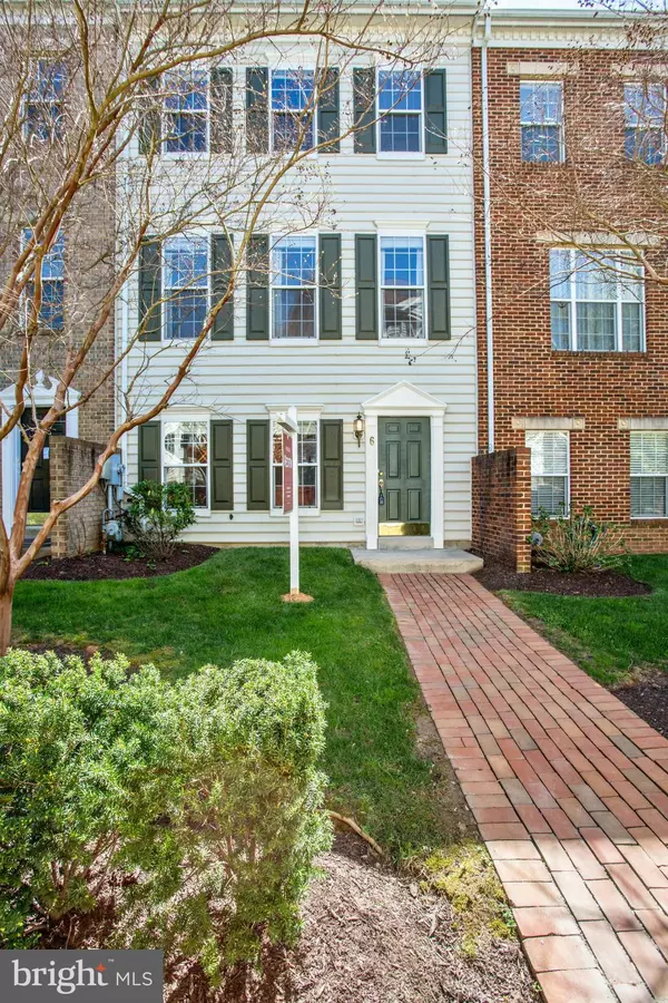 Gaithersburg, MD 20878,6 CASE MEWS